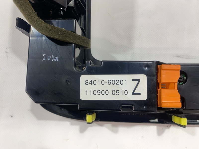 Консоль климат контроля Toyota Land Cruiser Cygnus UZJ100W 2UZ-FE 2000 (б/у) Консоль климат контроля Toyota Land Cruiser Cygnus UZJ100W 2UZ-FE 2000 (б/у)