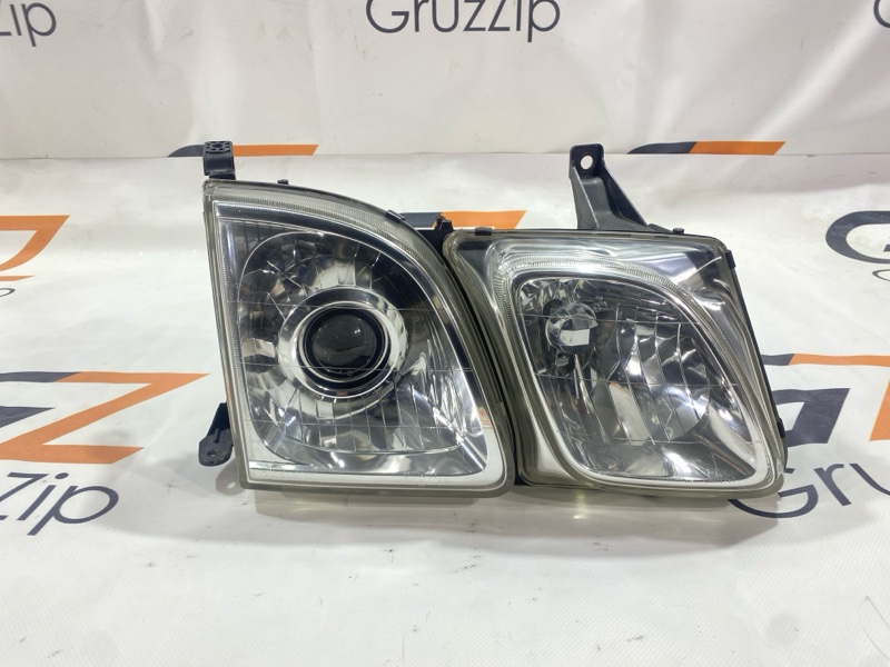 Фара Toyota Land Cruiser Cygnus UZJ100W 2UZ-FE 2000 передняя правая (б/у) Фара Toyota Land Cruiser Cygnus UZJ100W 2UZ-FE 2000 передняя правая (б/у)