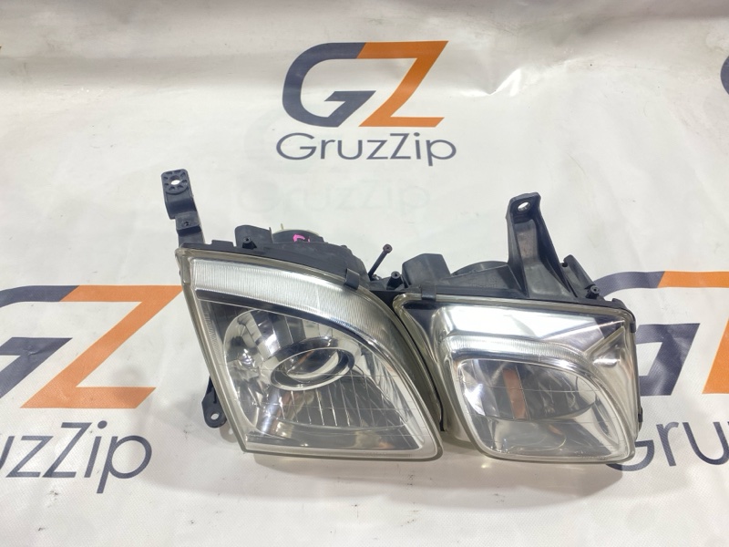 Фара Toyota Land Cruiser Cygnus UZJ100W 2UZ-FE 2000 передняя правая (б/у) Фара Toyota Land Cruiser Cygnus UZJ100W 2UZ-FE 2000 передняя правая (б/у)
