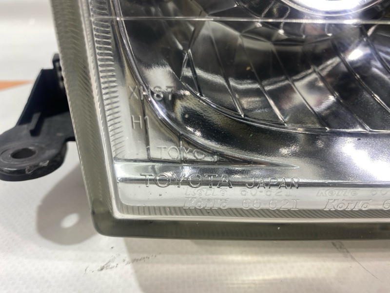 Фара Toyota Land Cruiser Cygnus UZJ100W 2UZ-FE 2000 передняя правая (б/у) Фара Toyota Land Cruiser Cygnus UZJ100W 2UZ-FE 2000 передняя правая (б/у)