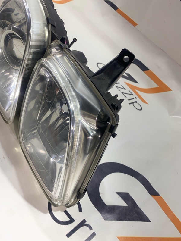 Фара Toyota Land Cruiser Cygnus UZJ100W 2UZ-FE 2000 передняя правая (б/у) Фара Toyota Land Cruiser Cygnus UZJ100W 2UZ-FE 2000 передняя правая (б/у)