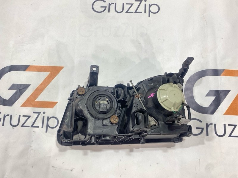 Фара Toyota Land Cruiser Cygnus UZJ100W 2UZ-FE 2000 передняя правая (б/у) Фара Toyota Land Cruiser Cygnus UZJ100W 2UZ-FE 2000 передняя правая (б/у)