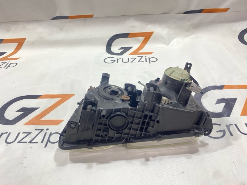 Фара Toyota Land Cruiser Cygnus UZJ100W 2UZ-FE 2000 передняя правая (б/у) Фара Toyota Land Cruiser Cygnus UZJ100W 2UZ-FE 2000 передняя правая (б/у)