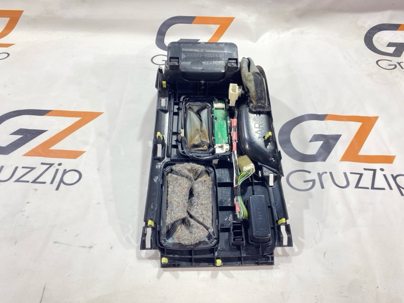 Консоль между сидений Toyota Land Cruiser Prado VZJ120W 5VZ-FE 2004 (б/у) Консоль между сидений Toyota Land Cruiser Prado VZJ120W 5VZ-FE 2004 (б/у)