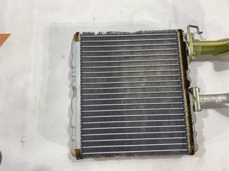 Радиатор печки Nissan Safari WGY61 TB45E 1998 (б/у) Радиатор печки Nissan Safari WGY61 TB45E 1998 (б/у)
