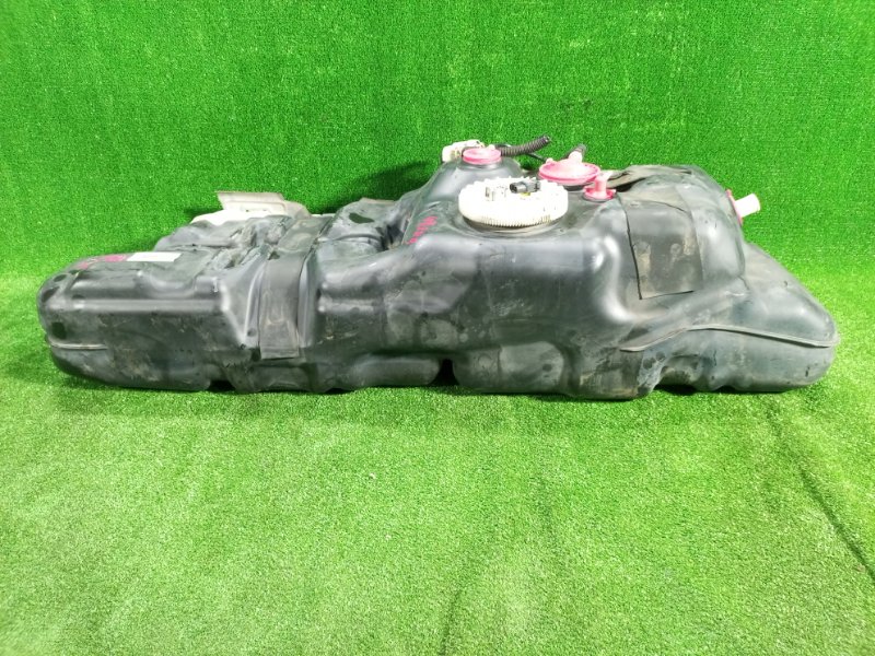 Топливный бак Toyota 4Runner UZN215L 2UZ-FE 2004 (б/у) Топливный бак Toyota 4Runner UZN215L 2UZ-FE 2004 (б/у)