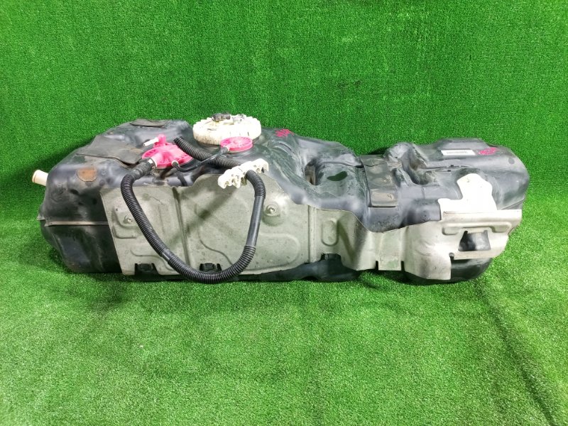 Топливный бак Toyota 4Runner UZN215L 2UZ-FE 2004 (б/у) Топливный бак Toyota 4Runner UZN215L 2UZ-FE 2004 (б/у)