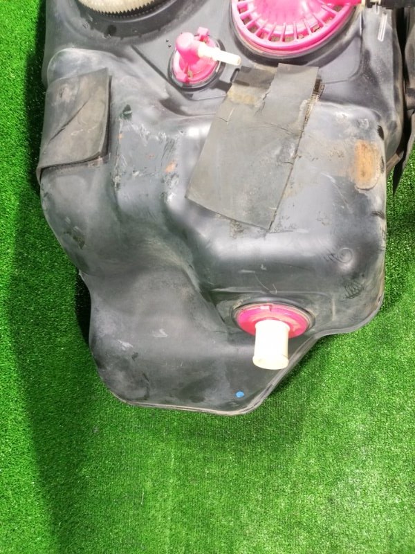 Топливный бак Toyota 4Runner UZN215L 2UZ-FE 2004 (б/у) Топливный бак Toyota 4Runner UZN215L 2UZ-FE 2004 (б/у)