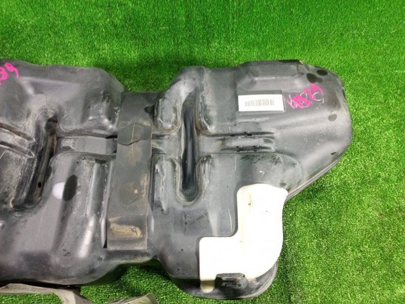 Топливный бак Toyota 4Runner UZN215L 2UZ-FE 2004 (б/у) Топливный бак Toyota 4Runner UZN215L 2UZ-FE 2004 (б/у)