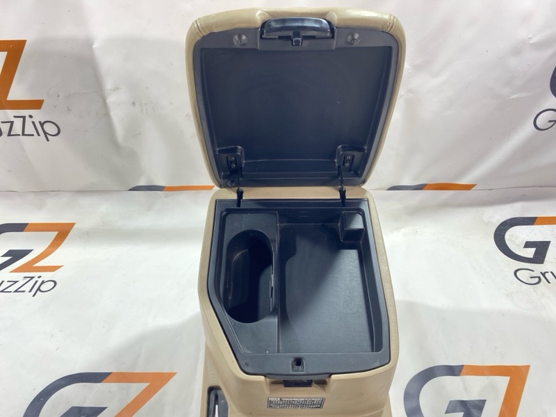 Бардачок между сидений Toyota Land Cruiser Cygnus UZJ100W 2UZ-FE 2000 (б/у) Бардачок между сидений Toyota Land Cruiser Cygnus UZJ100W 2UZ-FE 2000 (б/у)