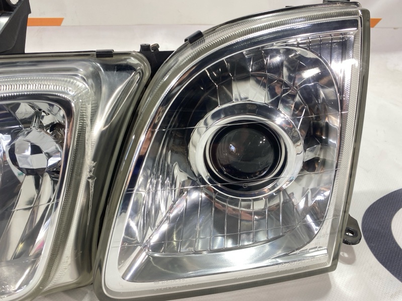Фара Toyota Land Cruiser Cygnus UZJ100W 2UZ-FE 2000 передняя левая (б/у) Фара Toyota Land Cruiser Cygnus UZJ100W 2UZ-FE 2000 передняя левая (б/у)