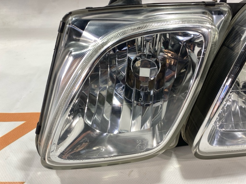Фара Toyota Land Cruiser Cygnus UZJ100W 2UZ-FE 2000 передняя левая (б/у) Фара Toyota Land Cruiser Cygnus UZJ100W 2UZ-FE 2000 передняя левая (б/у)