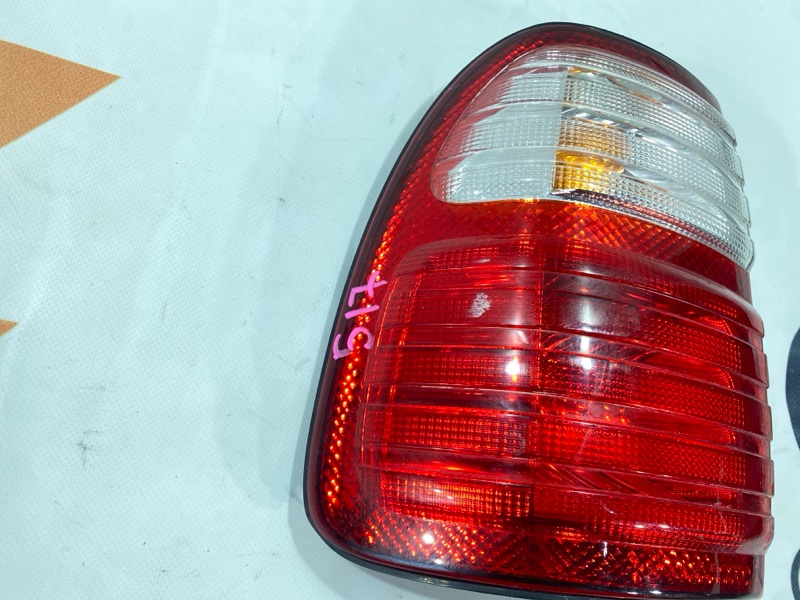 Стоп-сигнал Toyota Land Cruiser Cygnus UZJ100W 2UZ-FE 2000 задний левый (б/у) Стоп-сигнал Toyota Land Cruiser Cygnus UZJ100W 2UZ-FE 2000 задний левый (б/у)