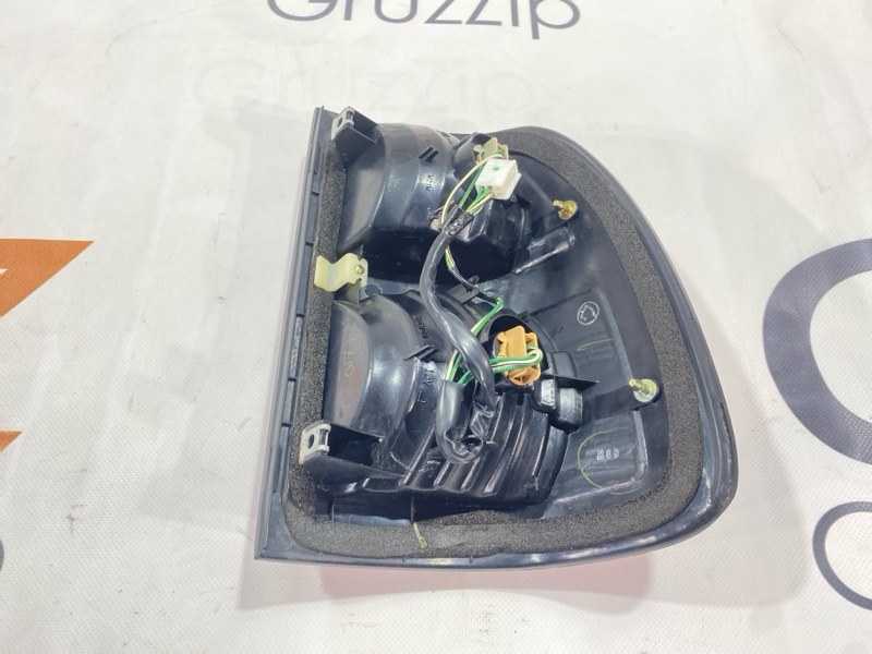 Стоп-сигнал Toyota Land Cruiser Cygnus UZJ100W 2UZ-FE 2000 задний левый (б/у) Стоп-сигнал Toyota Land Cruiser Cygnus UZJ100W 2UZ-FE 2000 задний левый (б/у)
