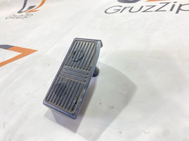 Подставка под ногу Nissan Safari WGY61 TB45E 1998 (б/у) Подставка под ногу Nissan Safari WGY61 TB45E 1998 (б/у)