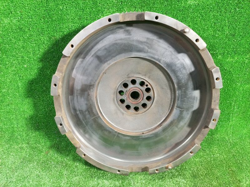 Маховик Isuzu Giga CYL50 6WA1 1998 (б/у) Маховик Isuzu Giga CYL50 6WA1 1998 (б/у)