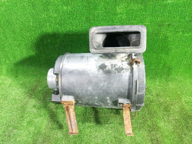 Корпус воздушного фильтра Isuzu Forward FRR33 6HH1 1998 (б/у)