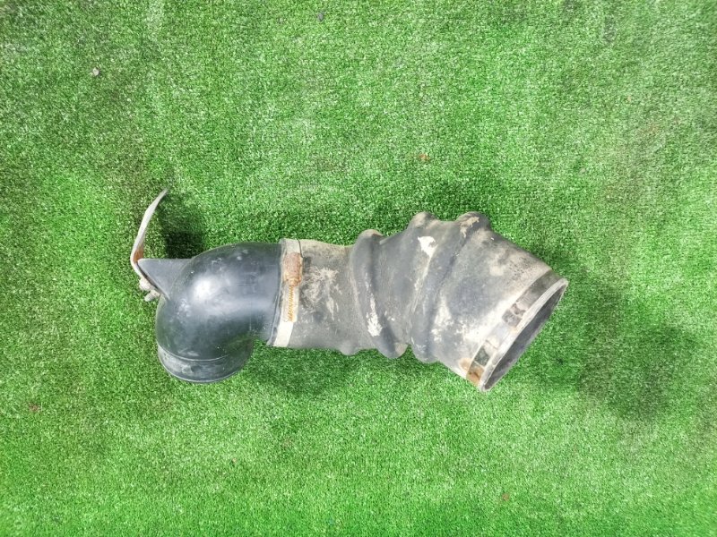 Патрубок воздушного фильтра Isuzu Forward FRR33 6HH1 1998 (б/у)