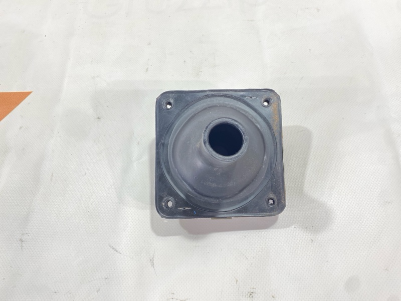Кожух ручки переключения раздатки Toyota Land Cruiser Cygnus UZJ100W 2UZ-FE 2000 (б/у) Кожух ручки переключения раздатки Toyota Land Cruiser Cygnus UZJ100W 2UZ-FE 2000 (б/у)