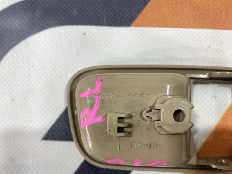 Накладка ручки двери Toyota Land Cruiser HDJ101K 1HD-FTE 2000 задняя левая (б/у) Накладка ручки двери Toyota Land Cruiser HDJ101K 1HD-FTE 2000 задняя левая (б/у)