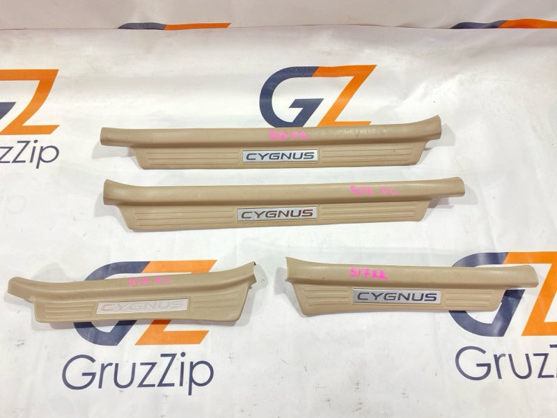 Порожек пластиковый Toyota Land Cruiser Cygnus UZJ100W 2UZ-FE 2000 (б/у) Порожек пластиковый Toyota Land Cruiser Cygnus UZJ100W 2UZ-FE 2000 (б/у)