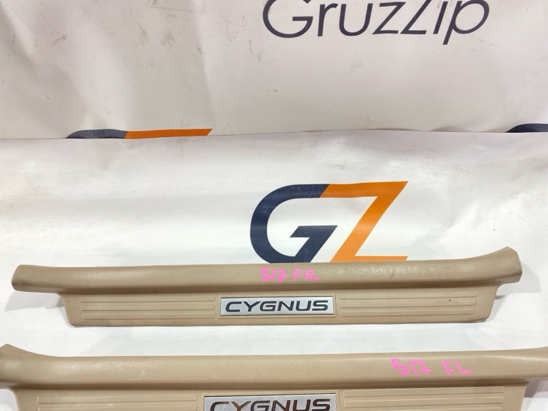 Порожек пластиковый Toyota Land Cruiser Cygnus UZJ100W 2UZ-FE 2000 (б/у) Порожек пластиковый Toyota Land Cruiser Cygnus UZJ100W 2UZ-FE 2000 (б/у)
