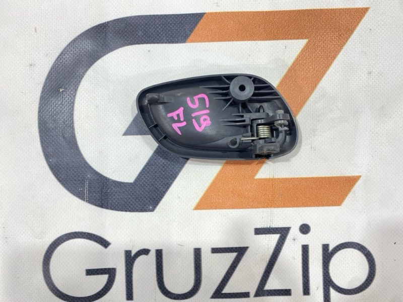 Ручка двери внутренняя Suzuki Jimny Sierra JB43W M13A 2006 передняя левая (б/у) Ручка двери внутренняя Suzuki Jimny Sierra JB43W M13A 2006 передняя левая (б/у)