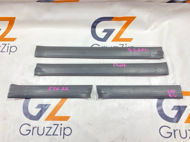 Порожек пластиковый Toyota Land Cruiser Prado VZJ120W 5VZ-FE 2004 (б/у)