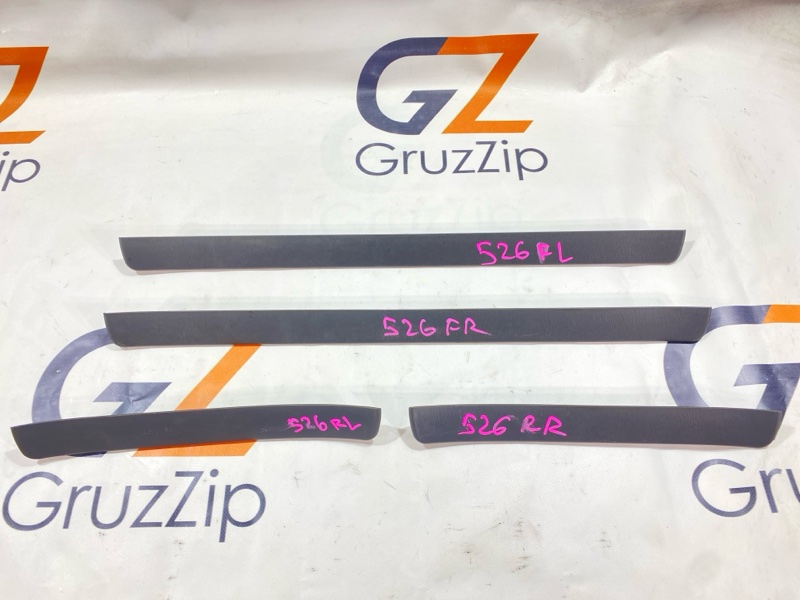 Порожек пластиковый Toyota Land Cruiser Prado VZJ120W 5VZ-FE 2004 (б/у)