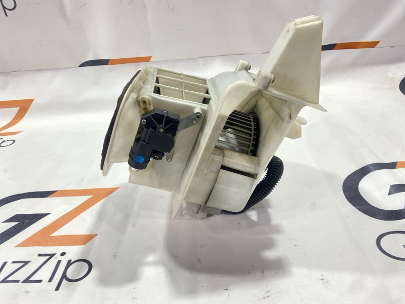 Мотор печки Nissan Safari VRGY61 TD42T 2000 (б/у) Мотор печки Nissan Safari VRGY61 TD42T 2000 (б/у)