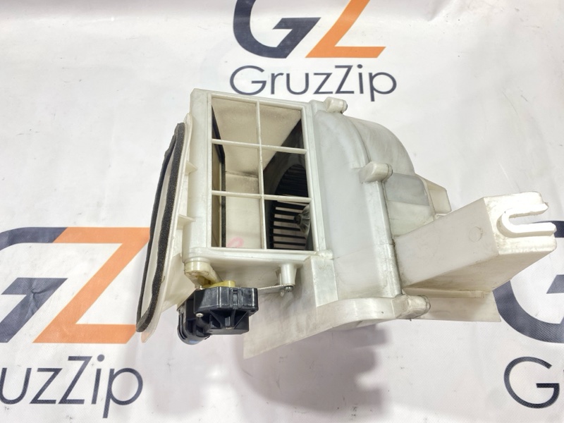 Мотор печки Nissan Safari VRGY61 TD42T 2000 (б/у) Мотор печки Nissan Safari VRGY61 TD42T 2000 (б/у)