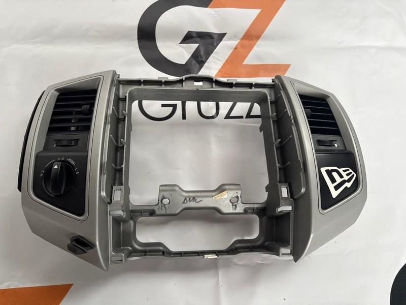 Центральная консоль Toyota Tacoma GRN245 1GR-FE 2007 (б/у)