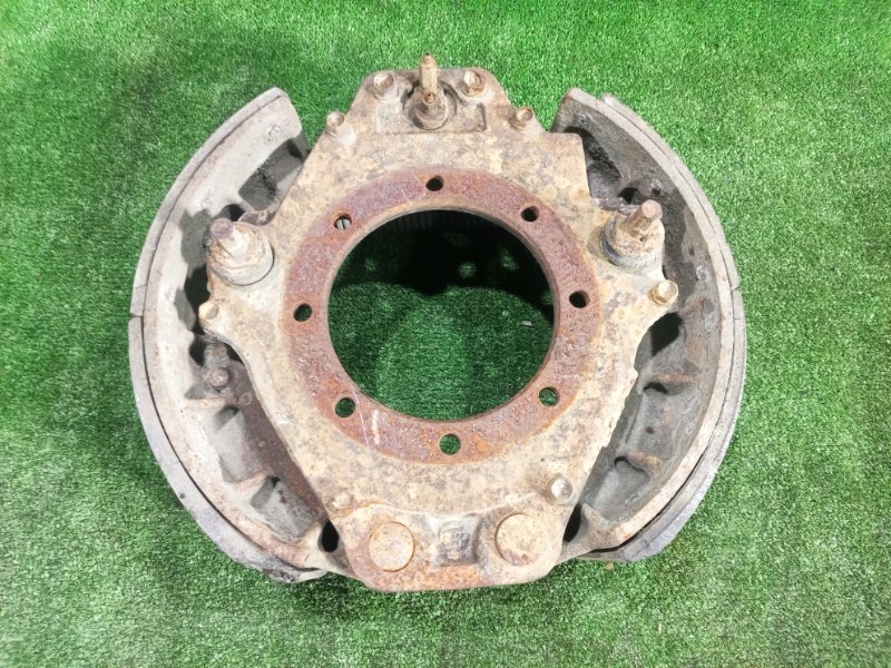 Тормозные колодки Isuzu Giga CXM50 6WA1 1995 (б/у) Тормозные колодки Isuzu Giga CXM50 6WA1 1995 (б/у)