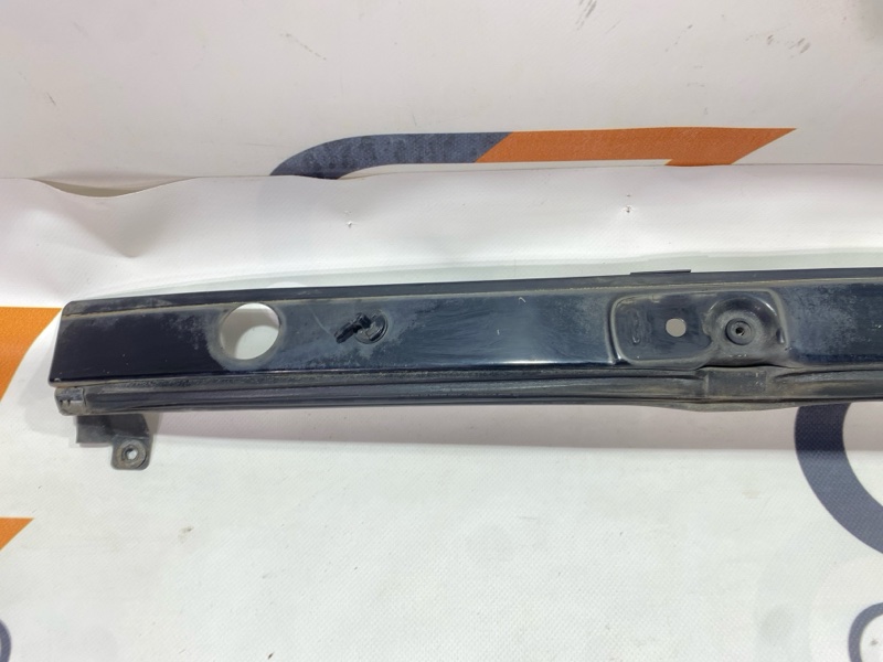 Планка под лобовое стекло Isuzu Giga CYJ77W6 6UZ1 2006 (б/у) Планка под лобовое стекло Isuzu Giga CYJ77W6 6UZ1 2006 (б/у)