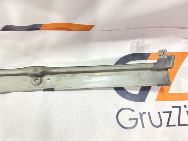 Планка под лобовое стекло Isuzu Giga CYJ77W6 6UZ1 2006 (б/у) Планка под лобовое стекло Isuzu Giga CYJ77W6 6UZ1 2006 (б/у)