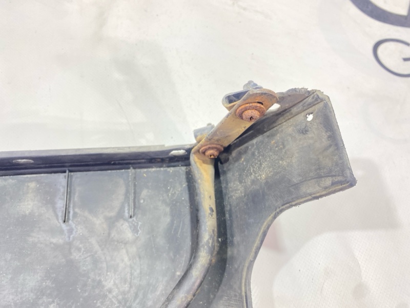 Дефендер Isuzu Giga CYJ77W6 6UZ1 2006 правый (б/у) Дефендер Isuzu Giga CYJ77W6 6UZ1 2006 правый (б/у)