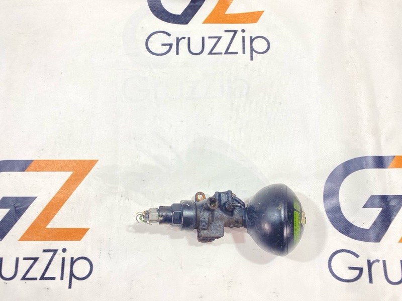 Гидроаккумулятор подвески Toyota Land Cruiser Cygnus UZJ100W 2UZ-FE 2000 задний правый (б/у)