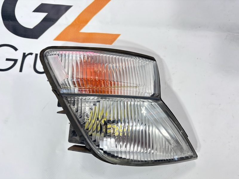 Габарит Nissan Safari WGY61 TB45E 2002 передний правый (б/у)