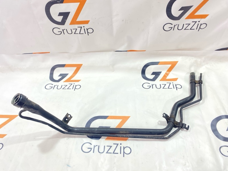 Горловина топливного бака Toyota Land Cruiser Cygnus UZJ100W 2UZ-FE 2000 (б/у)