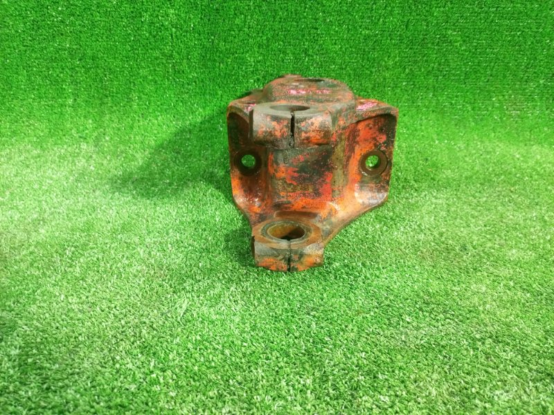 Кронштейн рессоры Isuzu Giga CYL50 6WA1 1998 передний (б/у) Кронштейн рессоры Isuzu Giga CYL50 6WA1 1998 передний (б/у)