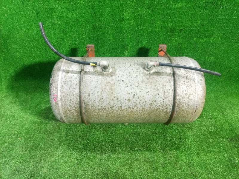 Ваккумный рессивер Isuzu Giga CYL50 6WA1 1998 (б/у) Ваккумный рессивер Isuzu Giga CYL50 6WA1 1998 (б/у)