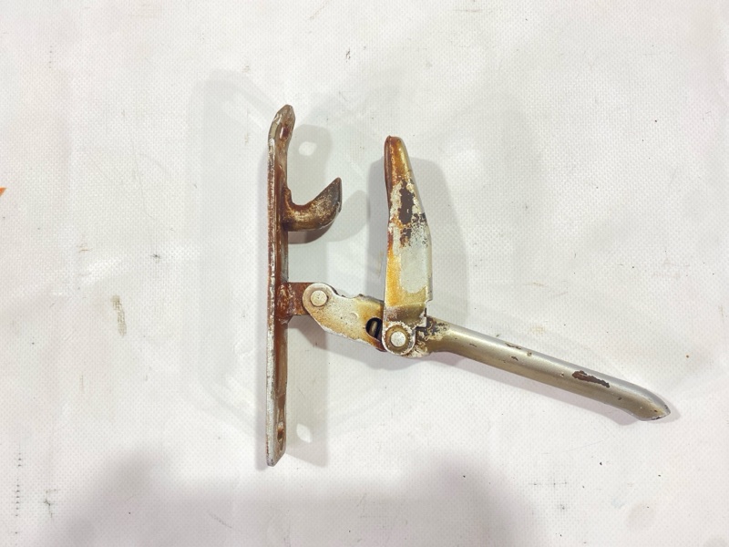 Замок борта Isuzu Giga CYJ77W6 6UZ1 2006 (б/у)