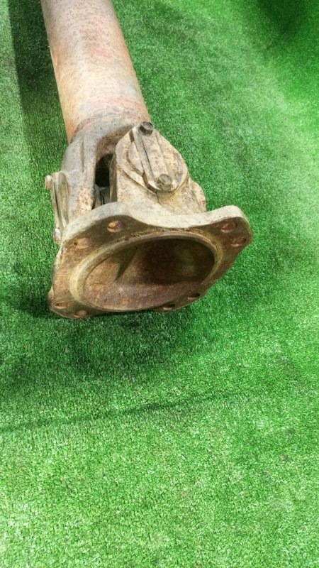 Карданный вал Isuzu Giga CYL50 6WA1 1998 (б/у) Карданный вал Isuzu Giga CYL50 6WA1 1998 (б/у)