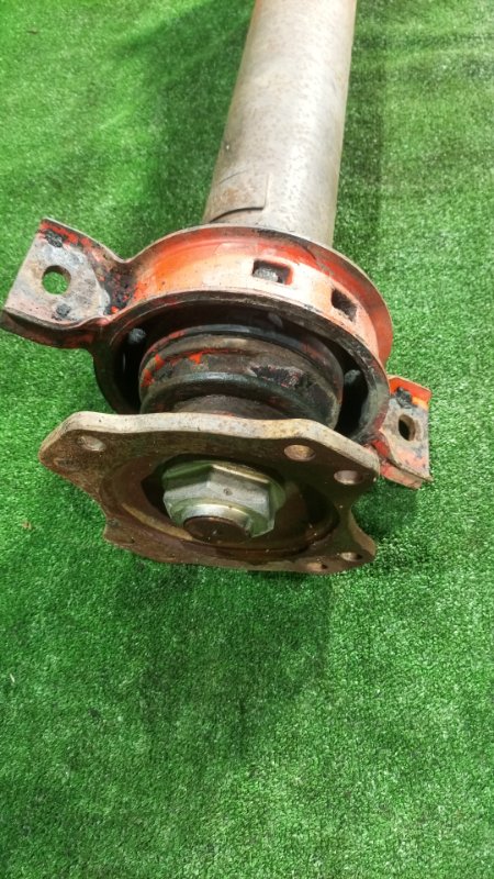 Карданный вал Isuzu Giga CYL50 6WA1 1998 (б/у) Карданный вал Isuzu Giga CYL50 6WA1 1998 (б/у)