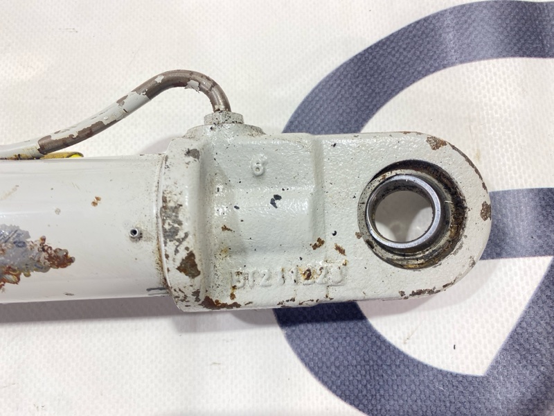 Гидравлический цилиндр для подъема бабочки Isuzu Giga CYJ77W6 6UZ1 2006 (б/у) Гидравлический цилиндр для подъема бабочки Isuzu Giga CYJ77W6 6UZ1 2006 (б/у)