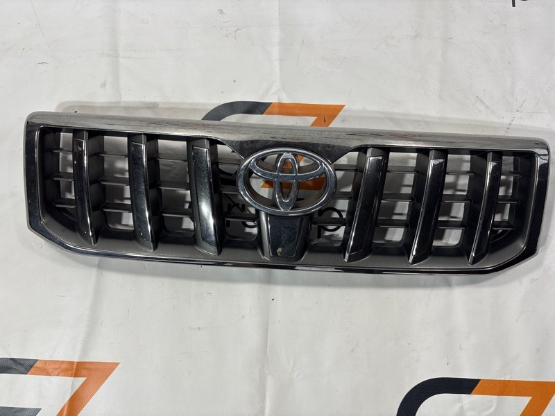 Решетка радиатора Toyota Land Cruiser Prado GRJ120W 1GR-FE 2008 (б/у)