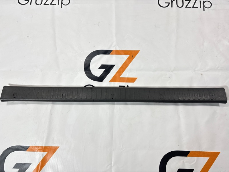 Накладка на порог багажника Toyota Land Cruiser Prado GRJ120W 1GR-FE 2008 (б/у)