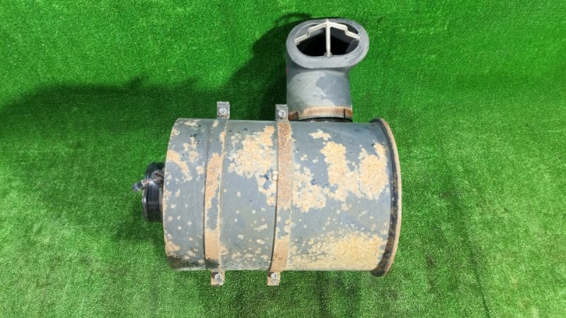 Корпус воздушного фильтра Isuzu Giga CXZ72 12PD1 1990 (б/у)