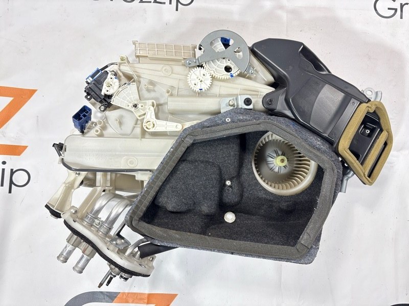 Печка в сборе Toyota Land Cruiser UZJ200W 2UZ-FE 2008 задняя (б/у)