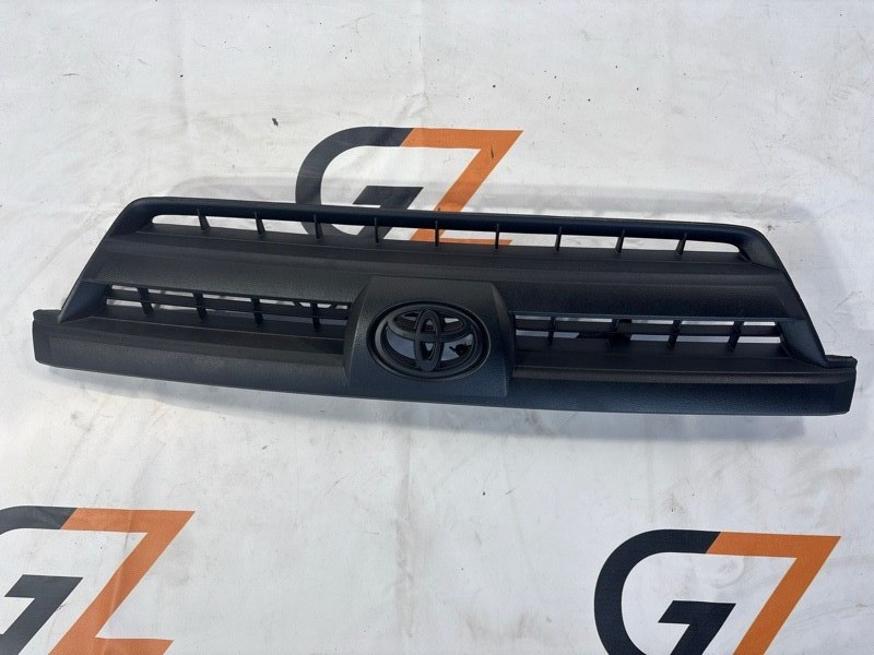 Решетка радиатора Toyota Hilux Surf TRN215W 2TR-FE 2005 (б/у)
